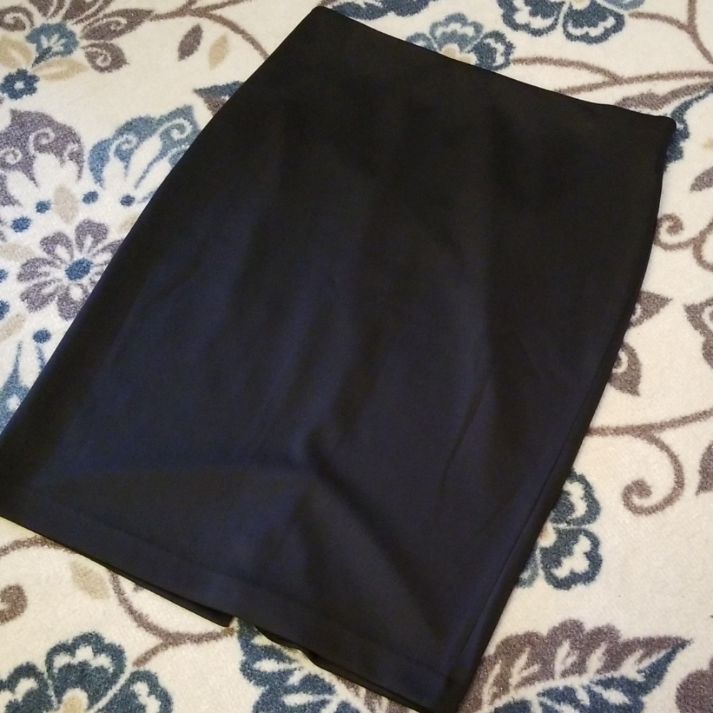 🔥🔥🔥NWOT Worthington Black Skirt.